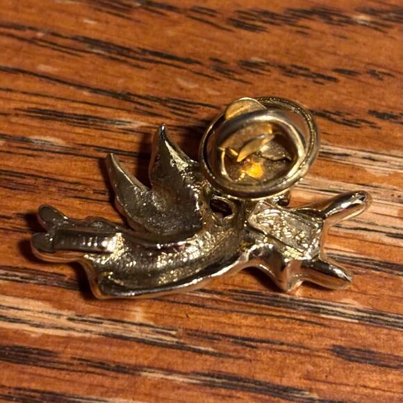 Gigio Giusti Flying Guardian Angel Lapel Pin Shiny Gold Tone Religious - Picture 5 of 7